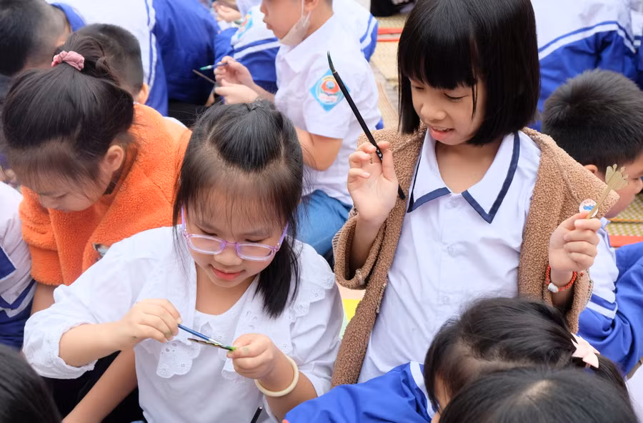 Học sinh được thể hiện khả năng sáng tạo sau những giờ học khô khan. (Ảnh: NT)