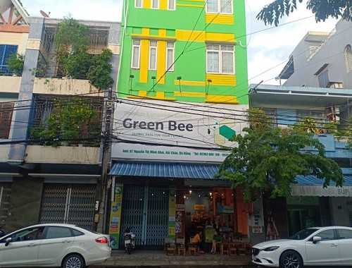 Trung tâm ngoại ngữ Green Bee đóng kín cửa (ảnh ghi nhận vào chiều 22/7) Trung tâm ngoại ngữ Green Bee đóng kín cửa (ảnh ghi nhận vào chiều 22/7)