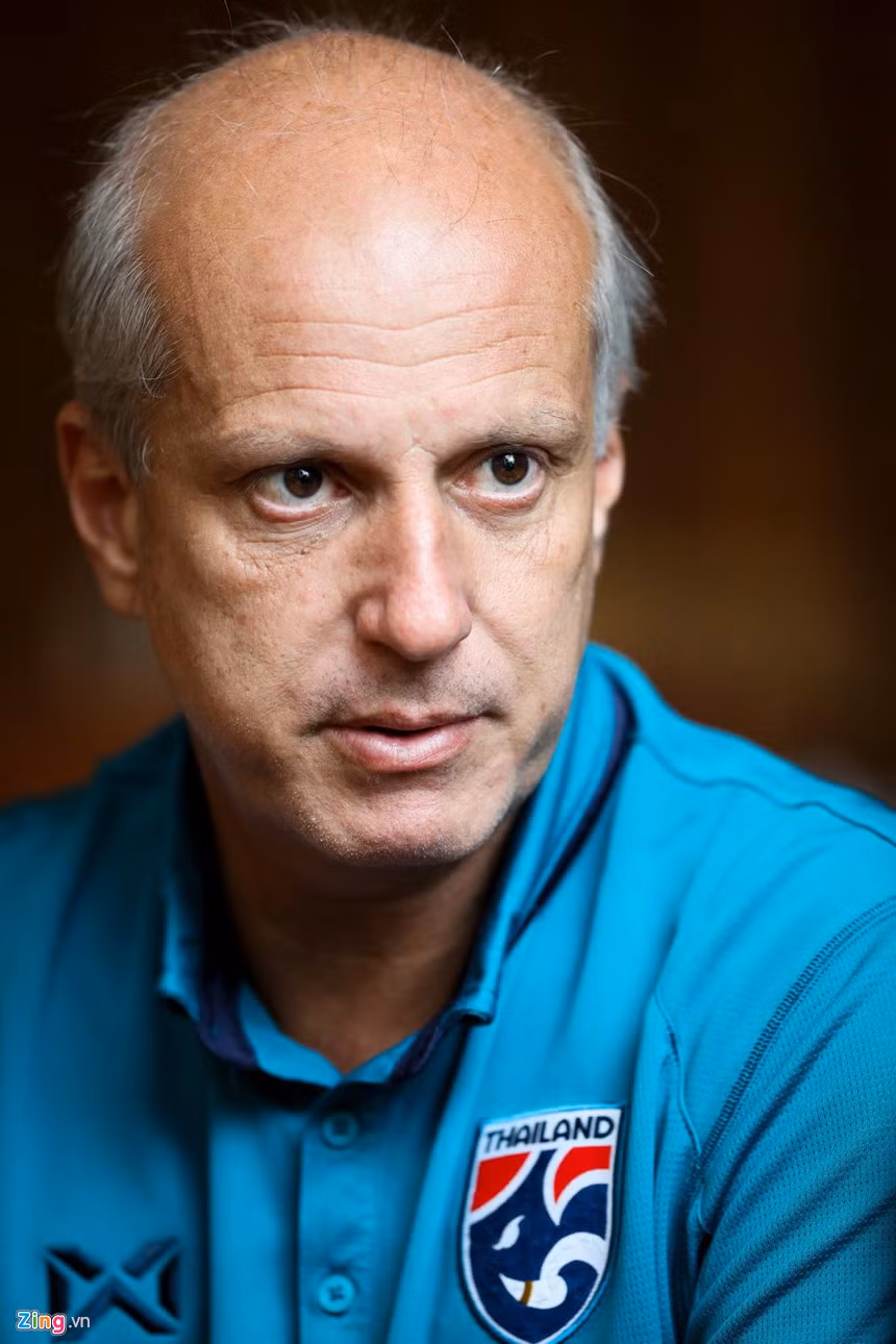 Không còn hướng tới World Cup, bóng đá Thái Lan đang làm lại khi nhắm tới Olympic 2020.