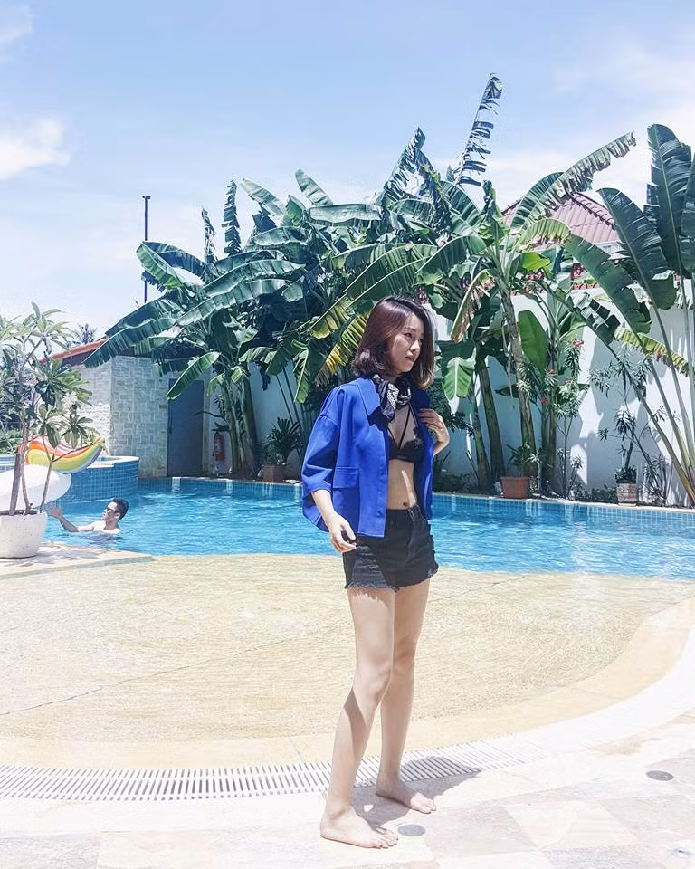 Hãy là cô gái gợi cảm, phong cách như BTV thể thao Quỳnh Chi ảnh 15 Hãy là cô gái gợi cảm, phong cách như BTV thể thao Quỳnh Chi ảnh 15