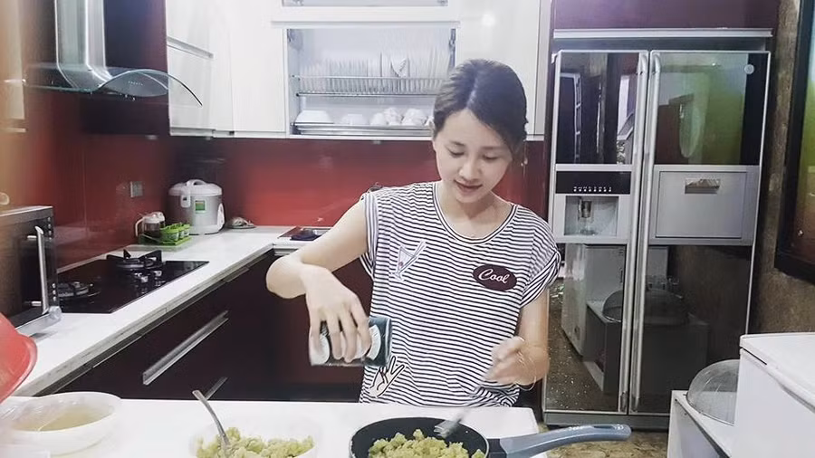 Hãy là cô gái gợi cảm, phong cách như BTV thể thao Quỳnh Chi ảnh 10 Hãy là cô gái gợi cảm, phong cách như BTV thể thao Quỳnh Chi ảnh 10