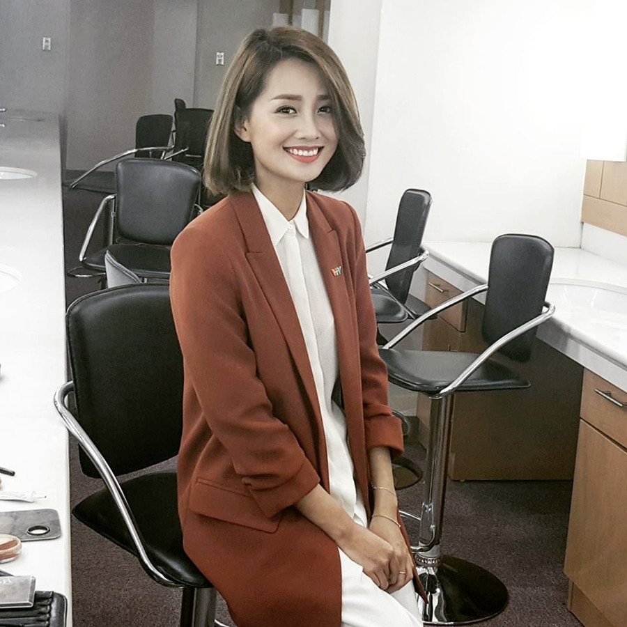 Hãy là cô gái gợi cảm, phong cách như BTV thể thao Quỳnh Chi ảnh 3 Hãy là cô gái gợi cảm, phong cách như BTV thể thao Quỳnh Chi ảnh 3
