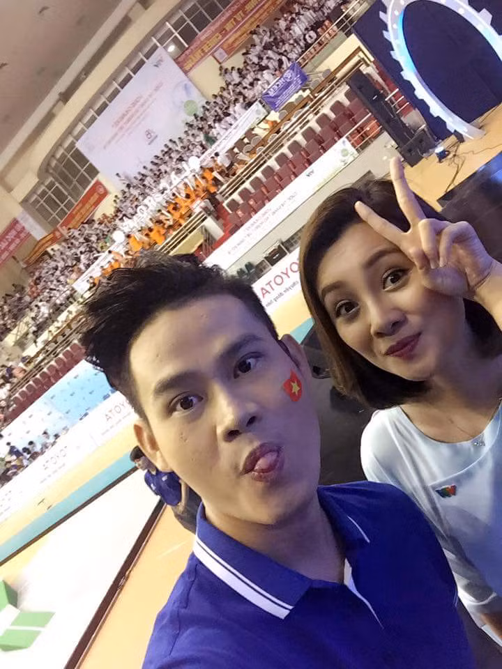 Hãy là cô gái gợi cảm, phong cách như BTV thể thao Quỳnh Chi ảnh 9