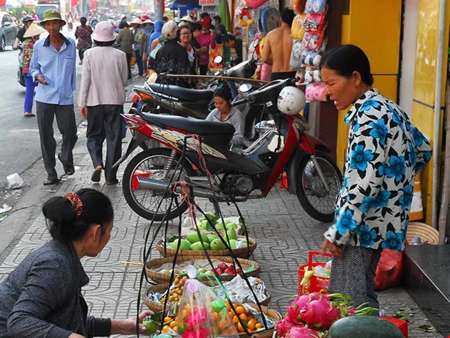 Khó khả thi chuyện bán hàng rong qua mạng