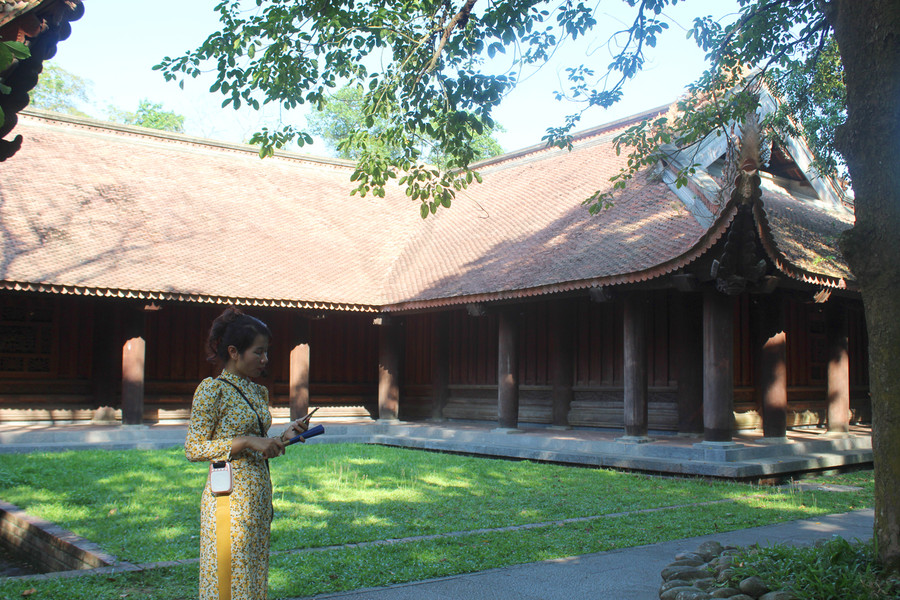 Điện Quang Đức và Diên Khánh đều có 7 gian 2 chái, gian giữa rộng nhất, 2 gian đầu hồi rộng 2m tạo thành hành lang bao quanh Điện. Điện dọc ở giữa là Sùng Hiếu nối giữa 2 nhà có 5 gian. Nằm sau khu chính điện là Thái miếu Lam Kinh gồm 9 tòa được bài trí trang nghiêm, là nơi thờ cúng tổ tiên, các vị vua và hoàng thái hậu nhà Lê. Tuy nhiên, hiện mới có 5 Thái Miếu được tôn tạo, phục dựng. Ảnh: LT.