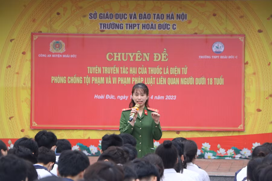 Đại úy Đỗ Thanh Phượng nêu một số ví dụ điển hình của vấn nạn bạo lực học đường.