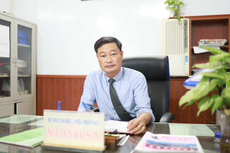 Thầy Nguyễn Hải Sơn - Hiệu trưởng Trường THCS Hải Lý.