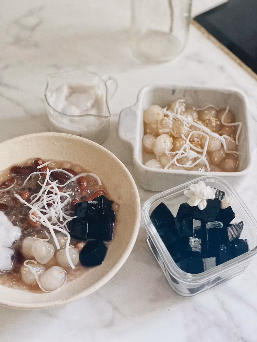 Ngoài ra, theo truyền thuyết, nếu người đang độc thân ăn đậu đỏ vào ngày lễ Thất tịch sẽ nhanh chóng tìm được ý trung nhân.