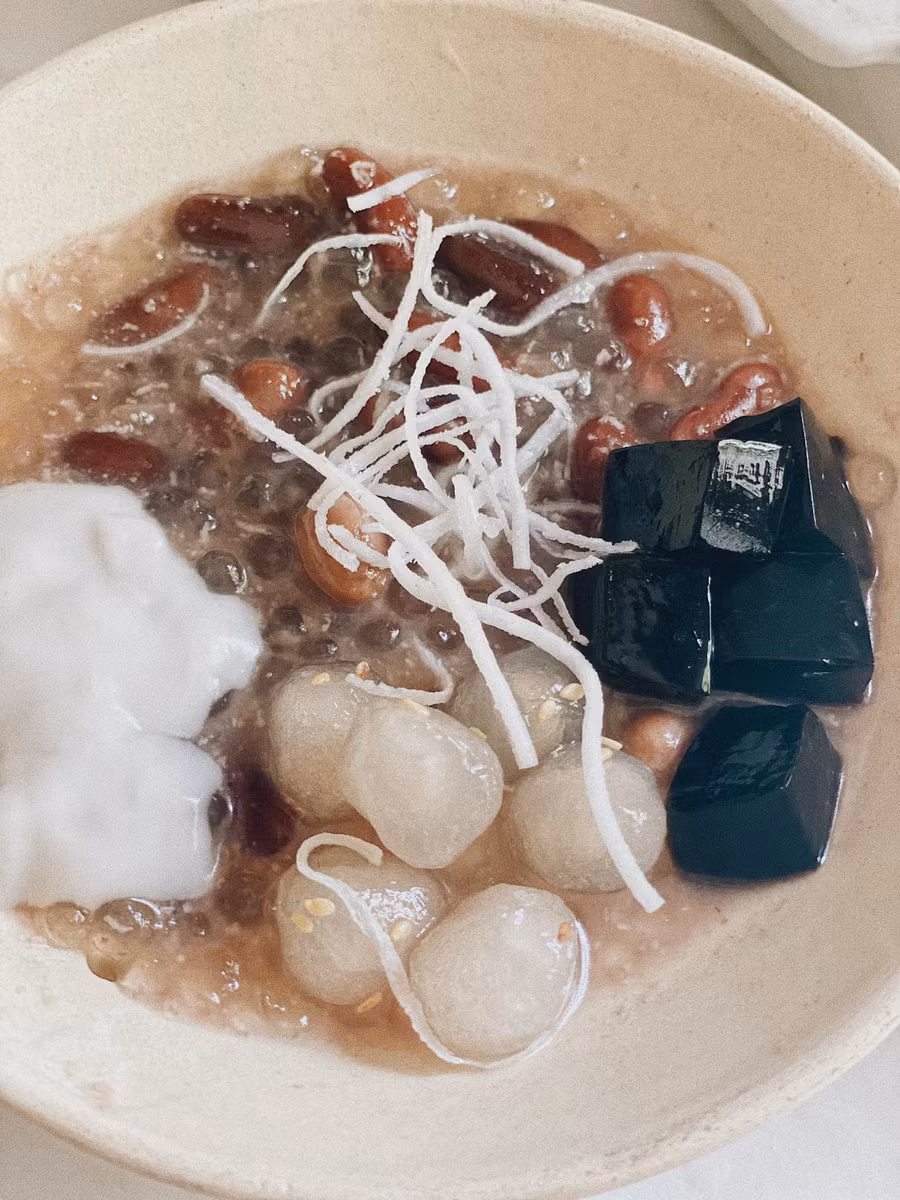 Những người đã có đôi tin rằng, ăn đậu đỏ vào ngày Thất tịch tình yêu sẽ bền chặt, bên nhau cả đời.