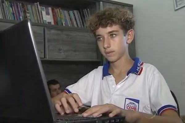 Một cậu bé 14 tuổi trở thành tân sinh viên y khoa ảnh 1