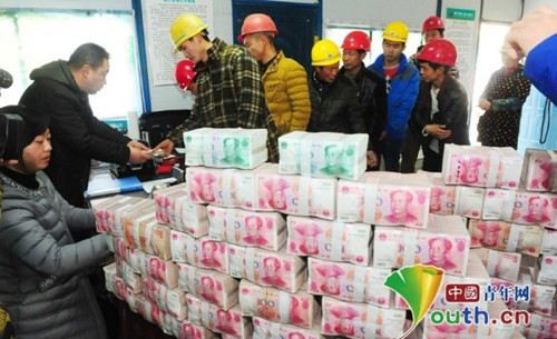 Đại gia xây dựng thưởng tết cả "núi" tiền cho công nhân ảnh 2 Đại gia xây dựng thưởng tết cả