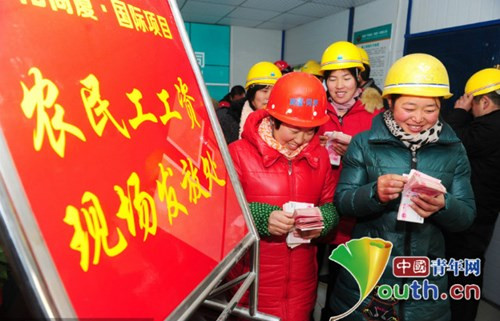 Đại gia xây dựng thưởng tết cả "núi" tiền cho công nhân ảnh 3 Đại gia xây dựng thưởng tết cả
