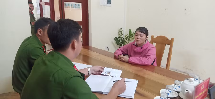 Bùi Thị Nhàn tại cơ quan công an