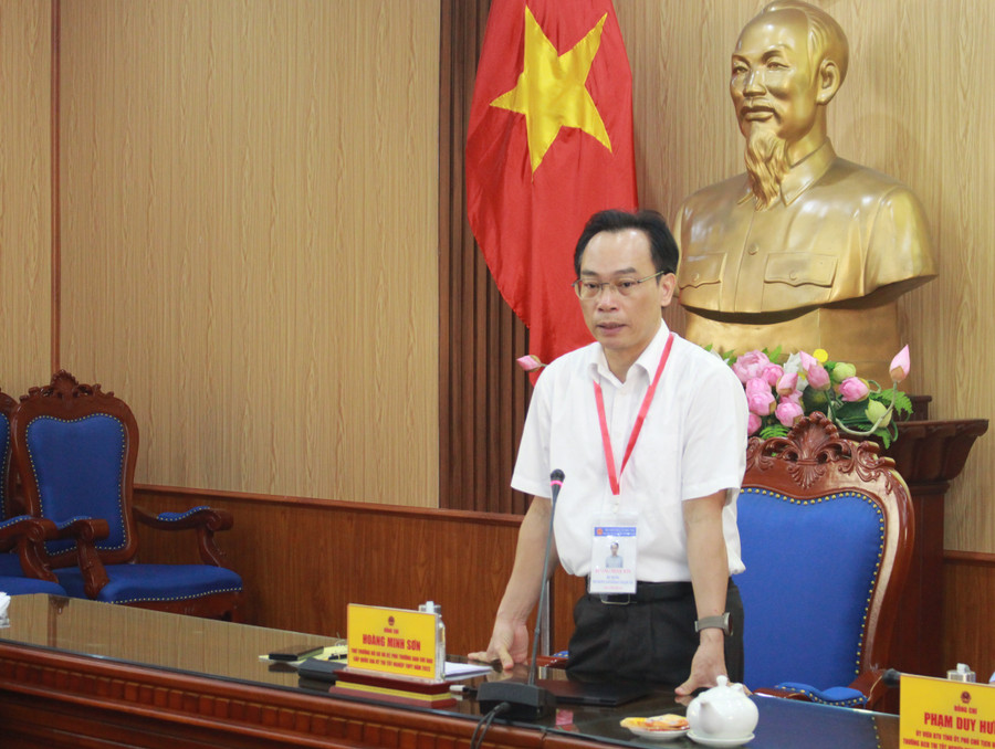 Thứ trưởng Bộ GD&amp;ĐT Hoàng Minh Sơn phát biểu tại buổi làm việc.