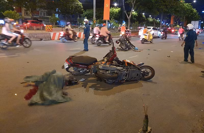 Hiện trường vụ va chạm. Ảnh: PLO