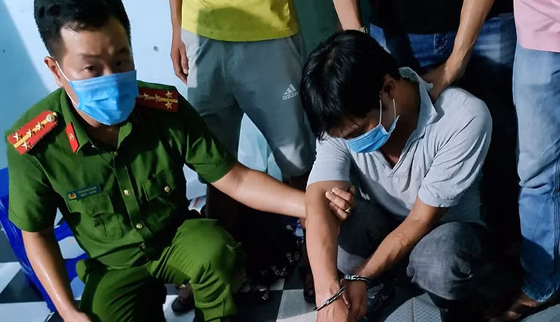 "Siêu trộm" Lê Đức Hoàng bị bắt giữ tại nhà trọ. Ảnh: PLVN