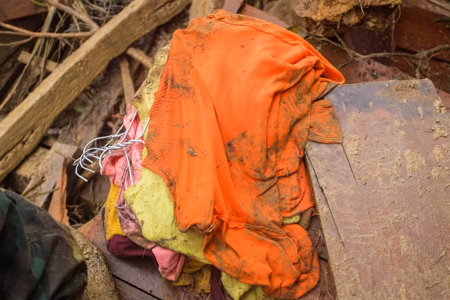 Áo quần trong nhà của các nạn nhân.