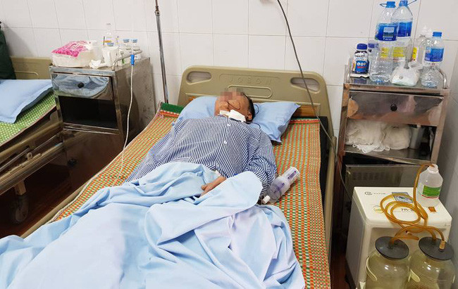 Chủ quan với vết loét miệng do nghiện hút thuốc lá, người đàn ông ở Hà Nội tá hỏa khi bị ung thư - Ảnh 2. Chủ quan với vết loét miệng do nghiện hút thuốc lá, người đàn ông ở Hà Nội tá hỏa khi bị ung thư - Ảnh 2.