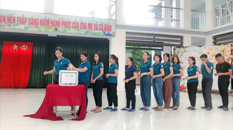 Toàn thể cán bộ, giáo viên, nhân viên của trường tiến hành ủng hộ để gửi tới gia đình các nạn nhân của vụ cháy thông qua Ủy ban MTTQ quận Thanh Xuân và Thành phố Hà Nội.