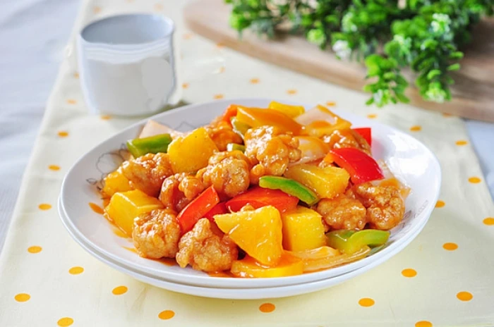Thịt rán sốt dứa chua ngọt hấp dẫn