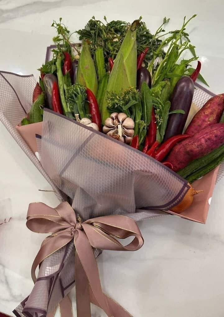 Món quà ngày 20/10 này có ý nghĩa: Em nấu ăn cho anh cả đời nhé! Không biết chị em nhận được nên vui hay buồn. Món quà ngày 20/10 này có ý nghĩa: Em nấu ăn cho anh cả đời nhé! Không biết chị em nhận được nên vui hay buồn.