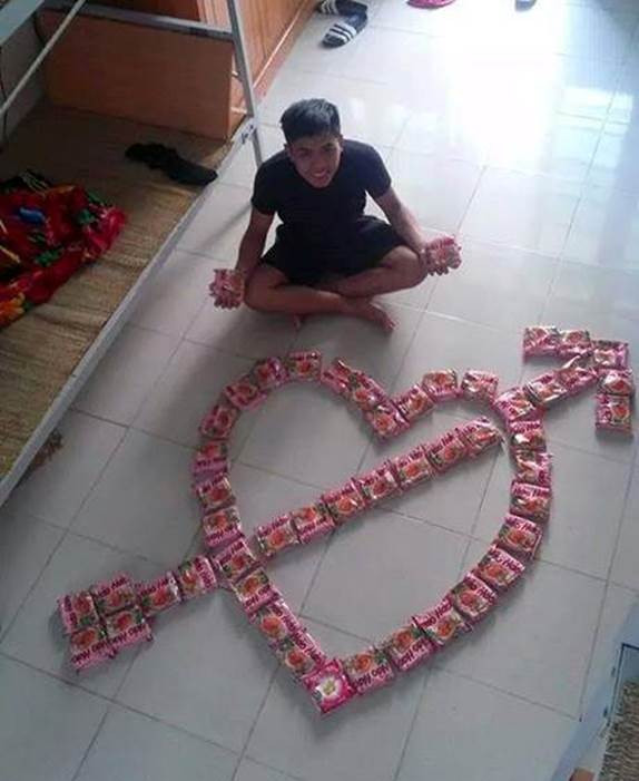 Món quà nhân ngày Phụ nữ Việt Nam được nghĩ ra bởi 'bộ não mặn mòi' của ông chồng hài hước. Món quà nhân ngày Phụ nữ Việt Nam được nghĩ ra bởi 'bộ não mặn mòi' của ông chồng hài hước.