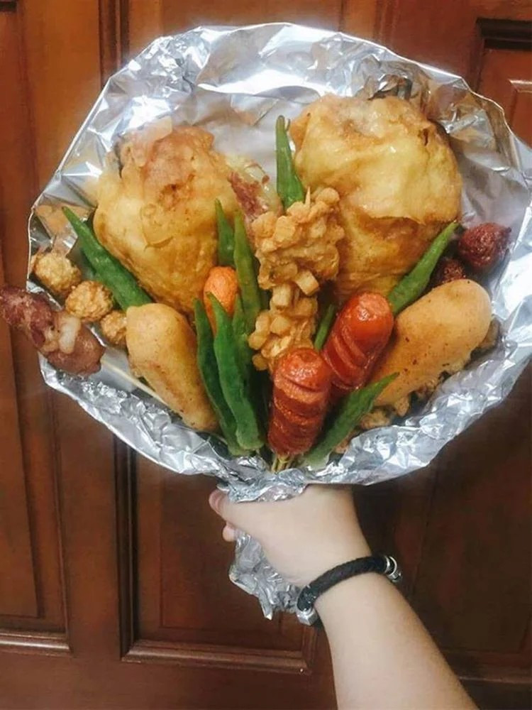 Món quà thiết thực dành cho bạn gái mê đồ ăn nhanh. Món quà thiết thực dành cho bạn gái mê đồ ăn nhanh.