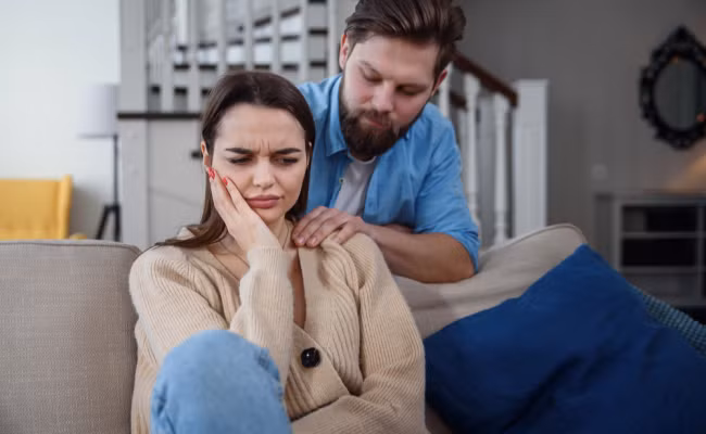 Tổn thương do ngoại tình không bao giờ là chuyện tầm thường đối với phụ nữ. (Ảnh: ITN).