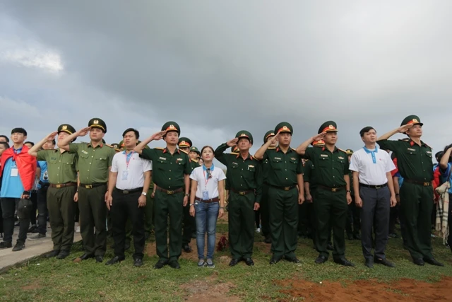 Giây phút trang nghiêm của buổi lễ chào cờ.