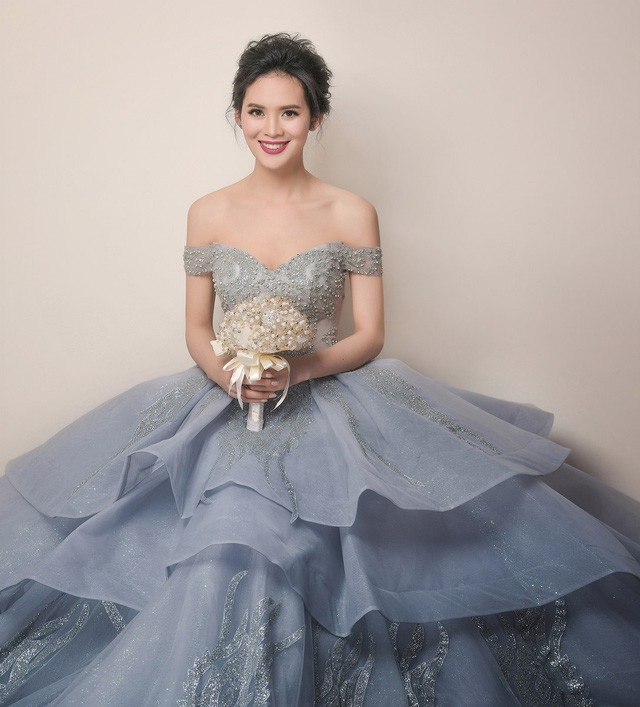 Có nhiều đồn đoán cho rằng, Sang Lê đến với Việt Anh vì vật chất nhưng người đẹp Hoa hậu Hoàn vũ thẳng thắn, sau khi nhận lời yêu, cô mới biết gia đình Việt Anh có điều kiện vì trước đó, anh chỉ đi taxi tới gặp cô và ăn mặc rất giản dị. “Mọi thứ đều có thể sắp đặt được, nhưng tình yêu thì không, cô nói.