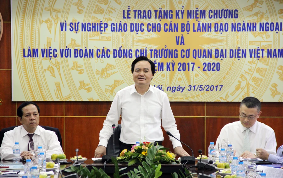 Bộ trưởng Phùng Xuân Nhạ phát biểu tại buổi làm việc