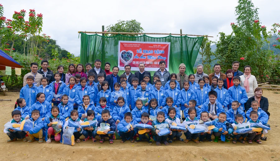 Cho đi là còn mãi- niềm vui khi được chia sẻ cùng thầy trò vùng thảo nguyên Vân Hồ- Sơn la