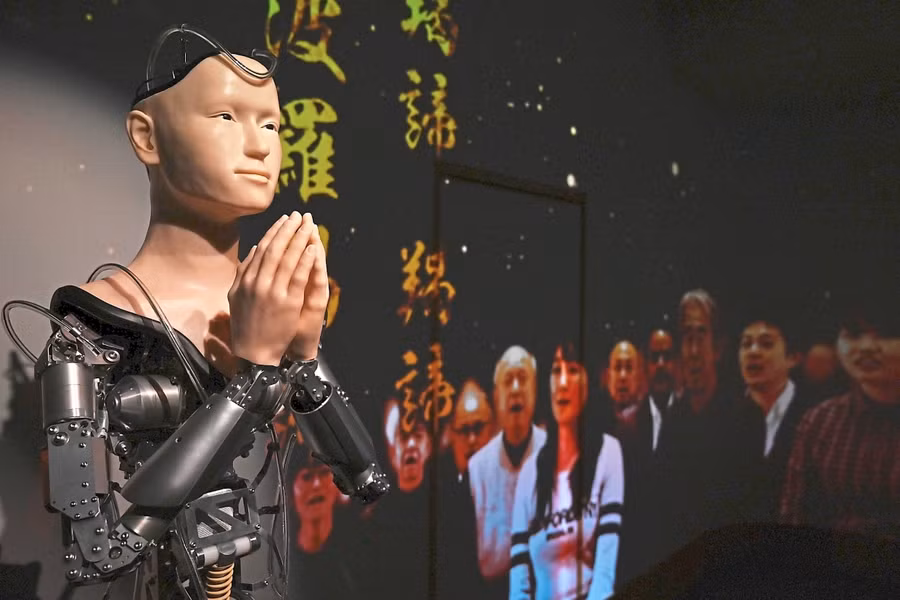 Nhà sư robot tại đền thờ Kodaiji. Ảnh: AFP