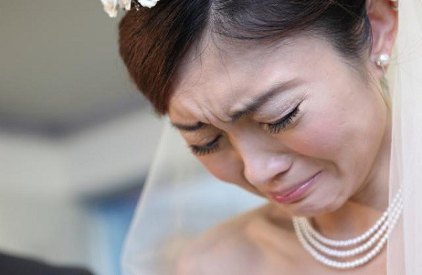 Ngày tôi lên xe hoa, chồng cũ thuê xe ô tô chở cả nhà đến dự, mẹ anh còn giật mic để nói một câu làm cả hội hôn cay mắt - Ảnh 2. Ngày tôi lên xe hoa, chồng cũ thuê xe ô tô chở cả nhà đến dự, mẹ anh còn giật mic để nói một câu làm cả hội hôn cay mắt - Ảnh 2.