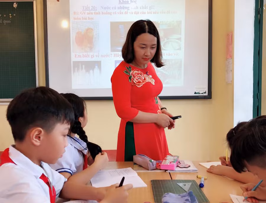 Cuộc thi giáo viên dạy giỏi tổ chức tại Trường TH Nguyễn Thái Học, TP Yên Bái. Ảnh: NT