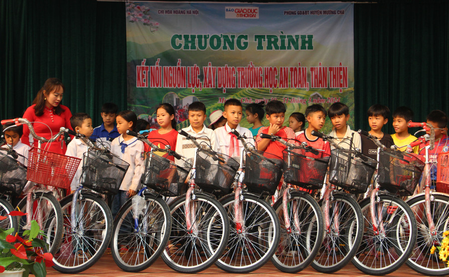 Những chiếc xe đạp trao tặng được kỳ vọng góp phần duy trì tỷ lệ chuyên cần của học sinh.