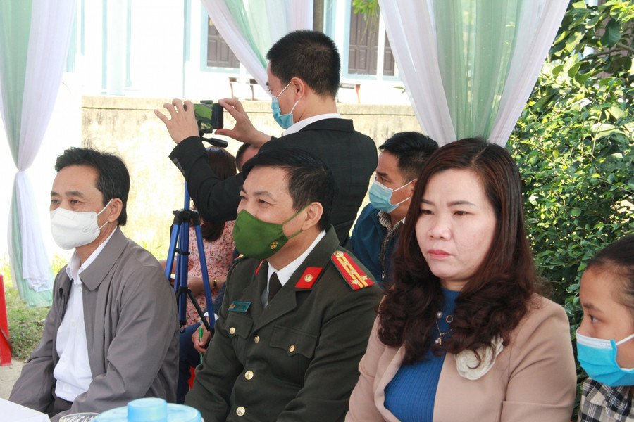 Lãnh đạo tỉnh, Công an tỉnh, lãnh đạo huyện tham dự buổi lễ. Lãnh đạo tỉnh, Công an tỉnh, lãnh đạo huyện tham dự buổi lễ.