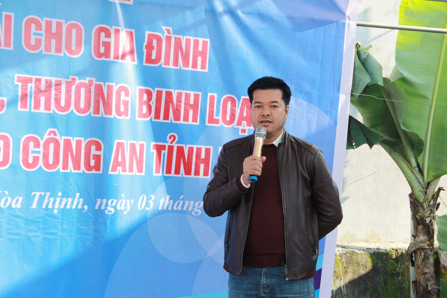 Nhà báo Nguyễn Văn Dũng, Trưởng Văn phòng Báo Giáo dục và Thời đại, Khu vực Miền Trung - Tây Nguyên gửi lời cảm ơn sâu sắc tới lãnh đạo Công an tỉnh Hà Tĩnh, huyện, xã và các mạnh thường quân đã luôn quan tâm, đồng hành với đơn vị Báo để thực hiện tốt hơn công tác an sinh, xã hội trên địa bàn. Nhà báo Nguyễn Văn Dũng, Trưởng Văn phòng Báo Giáo dục và Thời đại, Khu vực Miền Trung - Tây Nguyên gửi lời cảm ơn sâu sắc tới lãnh đạo Công an tỉnh Hà Tĩnh, huyện, xã và các mạnh thường quân đã luôn quan tâm, đồng hành với đơn vị Báo để thực hiện tốt hơn công tác an sinh, xã hội trên địa bàn.