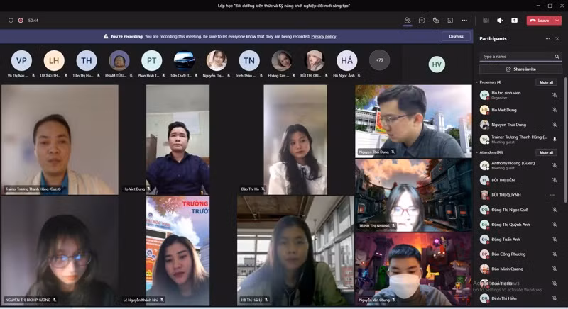 Đông đảo học viên tham gia khoá học qua 2 hình thức: Trực tiếp và trực tuyến.