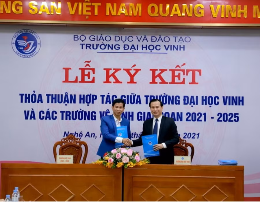 Ký kết giữa Trường Đại học Vinh và các trường vệ tinh.