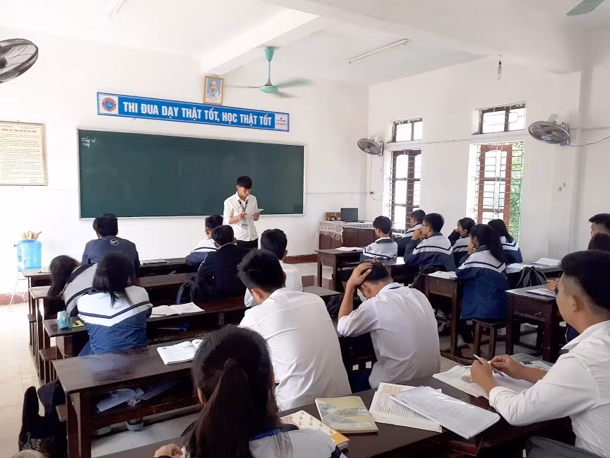 Một buổi sinh hoạt đầu giờ với nội dung tuyên truyền phòng chống tác hại thuốc lá.