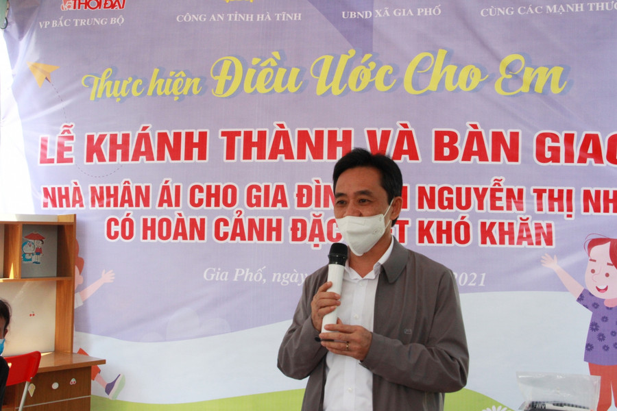 Phát biểu tại buổi lễ Phó Bí thư Thường trực Tỉnh ủy Hà Tĩnh Trần Thế Dũng đã gửi lời cảm ơn đến Văn phòng Báo Giáo dục & Thời đại, Khu vực Miền Trung - Tây Nguyên, đồng thời nhấn mạnh việc xây dựng nhà cho học sinh nghèo mà Báo đang triển khai là hoạt động mang ý nghĩa sâu sắc, giúp các em học sinh có thêm động lực vươn lên trong cuộc sống và học tập. Phát biểu tại buổi lễ Phó Bí thư Thường trực Tỉnh ủy Hà Tĩnh Trần Thế Dũng đã gửi lời cảm ơn đến Văn phòng Báo Giáo dục & Thời đại, Khu vực Miền Trung - Tây Nguyên, đồng thời nhấn mạnh việc xây dựng nhà cho học sinh nghèo mà Báo đang triển khai là hoạt động mang ý nghĩa sâu sắc, giúp các em học sinh có thêm động lực vươn lên trong cuộc sống và học tập.