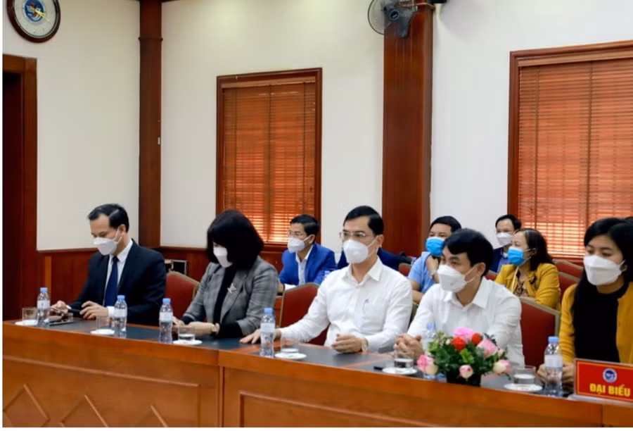 Đại biểu tham dự.