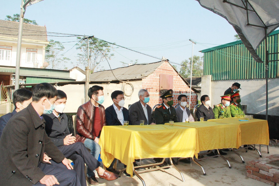 Dự lễ khởi công nhà nhân ái có ông Trần Thế Dũng – Phó Bí thư Thường trực Tỉnh ủy; Đoàn Đình Anh - Chủ tịch Hội khuyến học tỉnh; Lê Khắc Thuyết – Bí thư Đảng ủy, Giám đốc Công an tỉnh; Trung tá Trần An Ninh - Trưởng phòng CSCĐ Công an tỉnh; nhà báo Nguyễn Văn Dũng - Trưởng VP Báo Giáo dục và Thời đại khu vực MT-TN cùng lãnh đạo các cấp, chính quyền địa phương... Dự lễ khởi công nhà nhân ái có ông Trần Thế Dũng – Phó Bí thư Thường trực Tỉnh ủy; Đoàn Đình Anh - Chủ tịch Hội khuyến học tỉnh; Lê Khắc Thuyết – Bí thư Đảng ủy, Giám đốc Công an tỉnh; Trung tá Trần An Ninh - Trưởng phòng CSCĐ Công an tỉnh; nhà báo Nguyễn Văn Dũng - Trưởng VP Báo Giáo dục và Thời đại khu vực MT-TN cùng lãnh đạo các cấp, chính quyền địa phương...