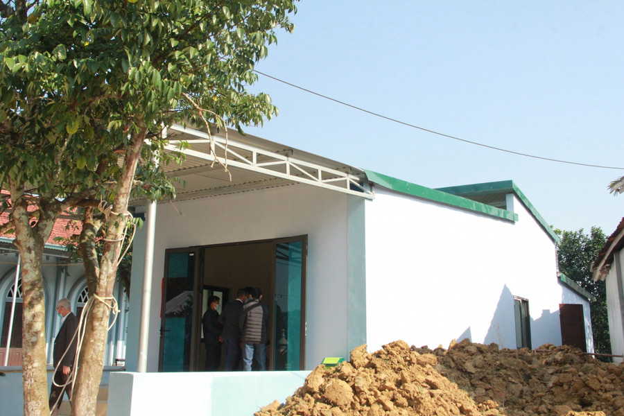 Căn nhà cấp 4 được xây dựng kiên cố, khang trang với tổng kinh phí hoàn thiện hơn 100 triệu đồng. Căn nhà cấp 4 được xây dựng kiên cố, khang trang với tổng kinh phí hoàn thiện hơn 100 triệu đồng.