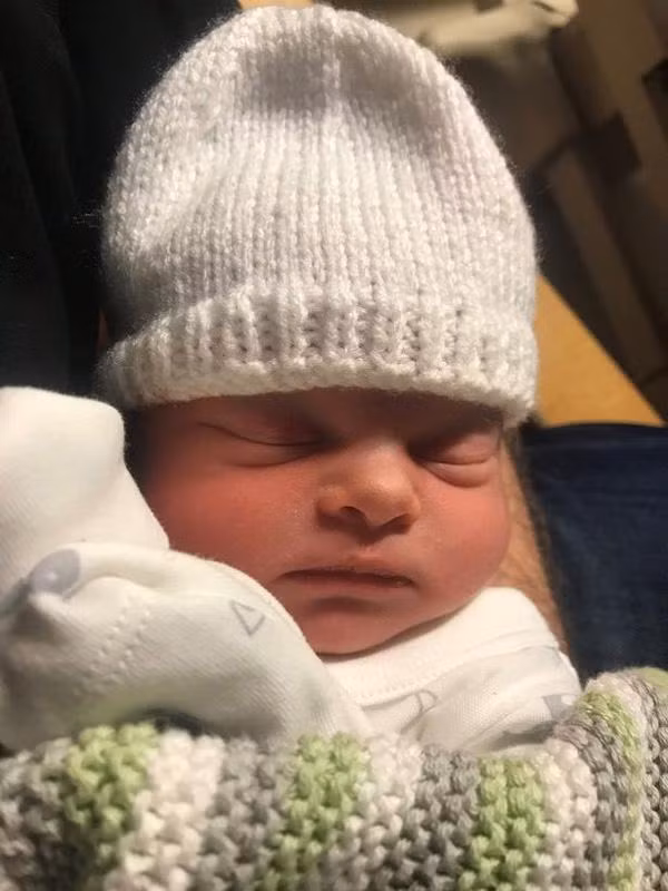 kiet que vi 10 lan say thai, me u40 mang bau den gan ngay de chong van chua tin - 3