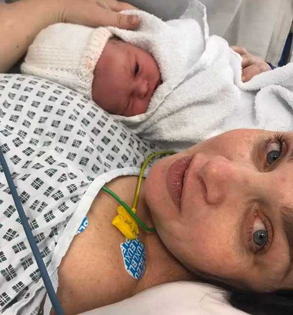 kiet que vi 10 lan say thai, me u40 mang bau den gan ngay de chong van chua tin - 2