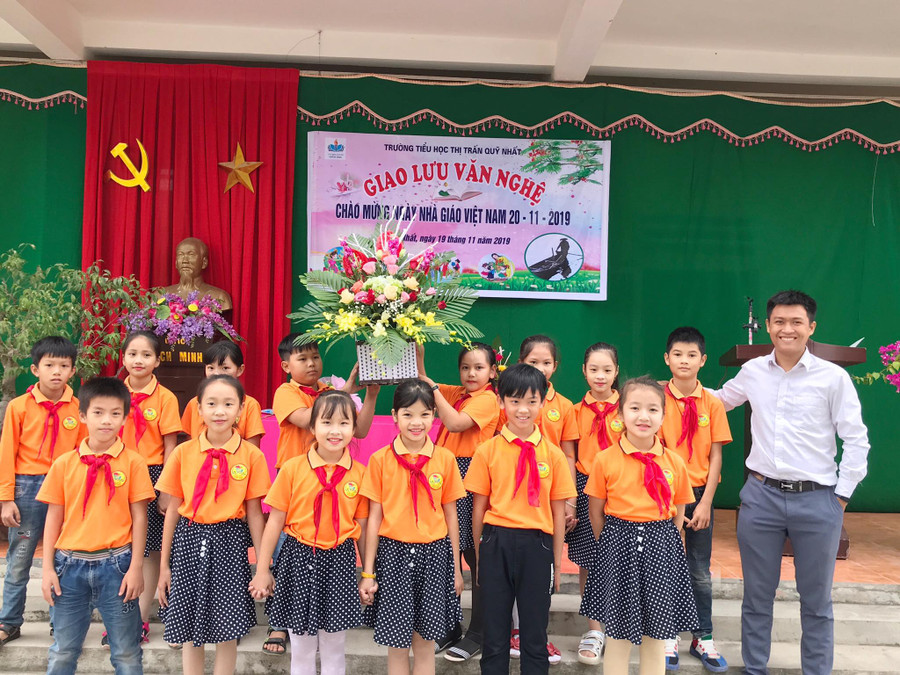 Thầy giáo trẻ Nguyễn Trần Tịnh: "Đôi lúc còn “thèm” được nghe tiếng trống báo hiệu giờ lên lớp mỗi ngày” Thầy giáo trẻ Nguyễn Trần Tịnh: "Đôi lúc còn “thèm” được nghe tiếng trống báo hiệu giờ lên lớp mỗi ngày”