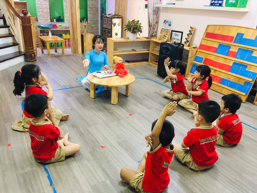 "Mong các bé luôn mạnh khỏe để ngày đi học trở lại, lại được ôm các bé vào lòng” - Cô giáo Phạm Thị Lụa "Mong các bé luôn mạnh khỏe để ngày đi học trở lại, lại được ôm các bé vào lòng” - Cô giáo Phạm Thị Lụa