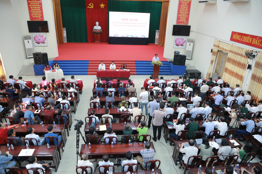 Quang cảnh buổi đối thoại của Bí thư Tỉnh uỷ Đồng Nai - Nguyễn Hồng Lĩnh với người dân tại huyện Long Thành.